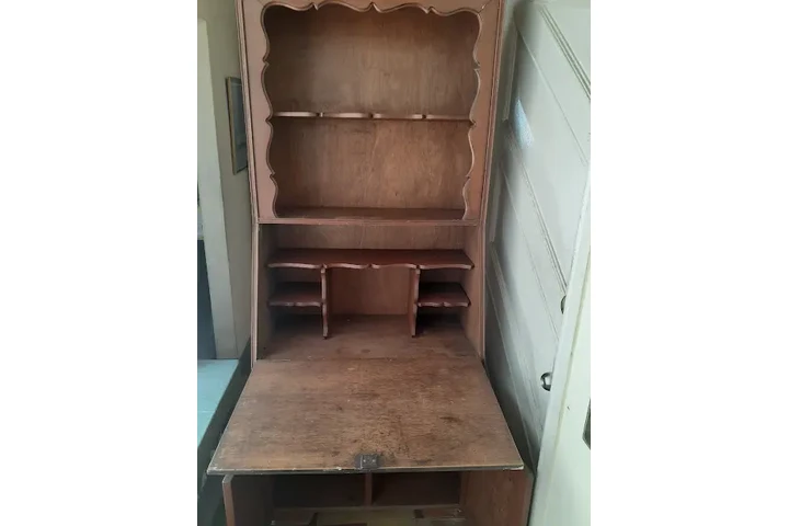 $370000 : SECRETER ANTIGUO image 1