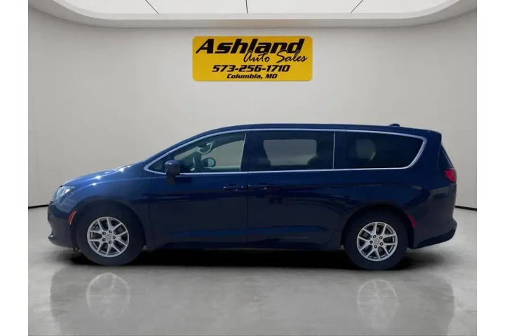 $13900 : 2017 Pacifica Touring image 3