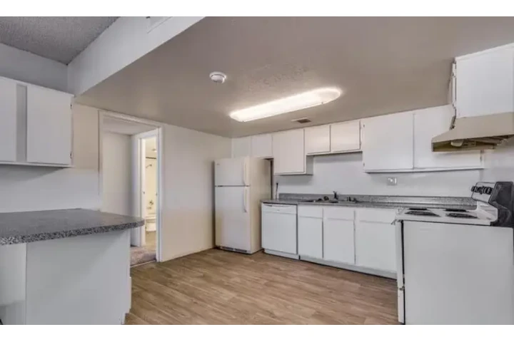 $1000 : 1Beds  Apt in Las Vegas, NV image 4