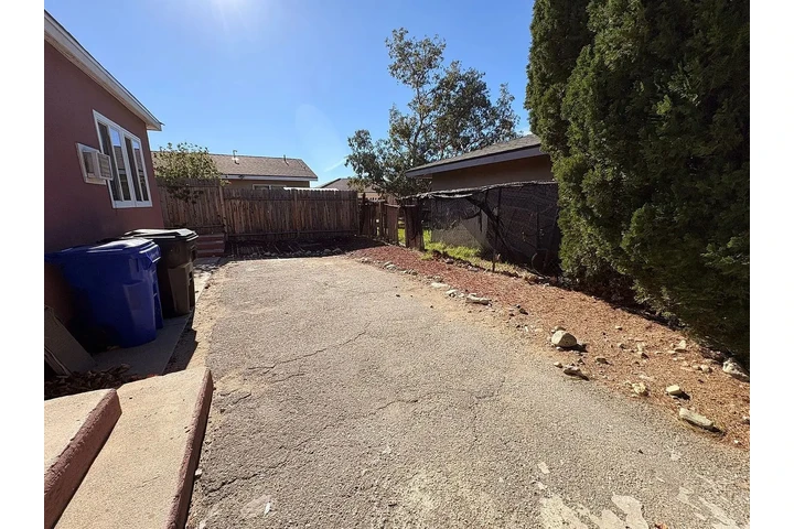 $800 : Beautiful ..Fontana, CA image 7