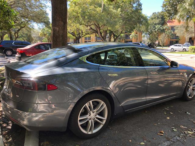 $29000 : 2013 Tesla Model S 60 Sedan 4D image 2
