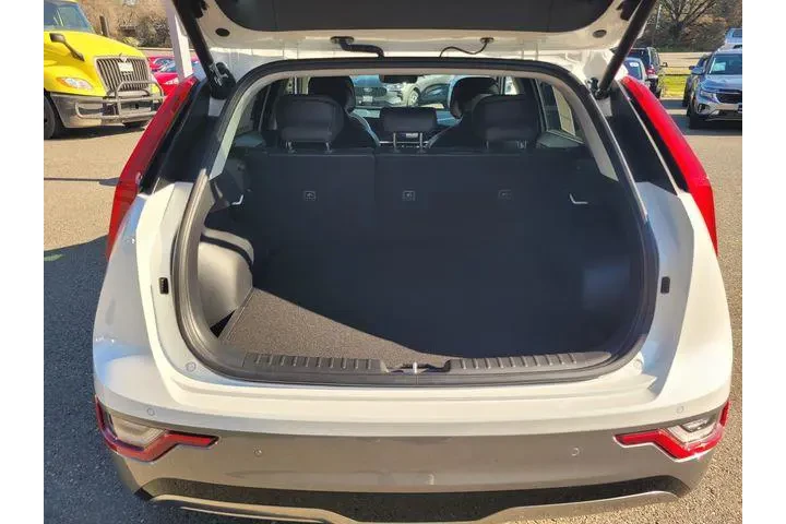 $31761 : Kia Niro EV 2025 Wave 4dr Cr image 8