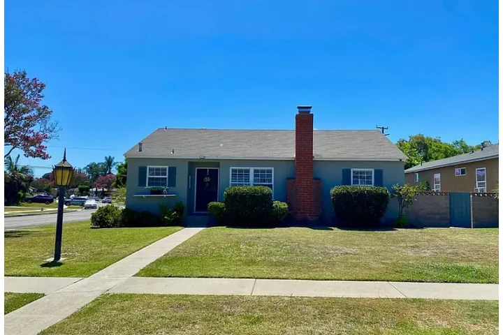$2050 : 3-bedroom, 2-bathroom home image 1