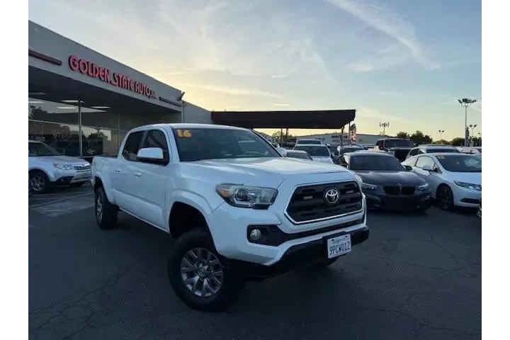 $28890 : Toyota Tacoma 2016 4x4 SR5 V image 1