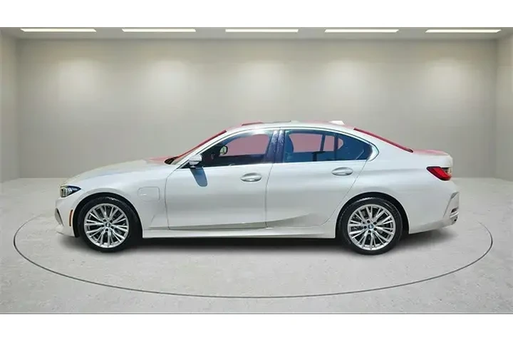 $32153 : BMW 3 Series 2024 330e 4dr S image 6