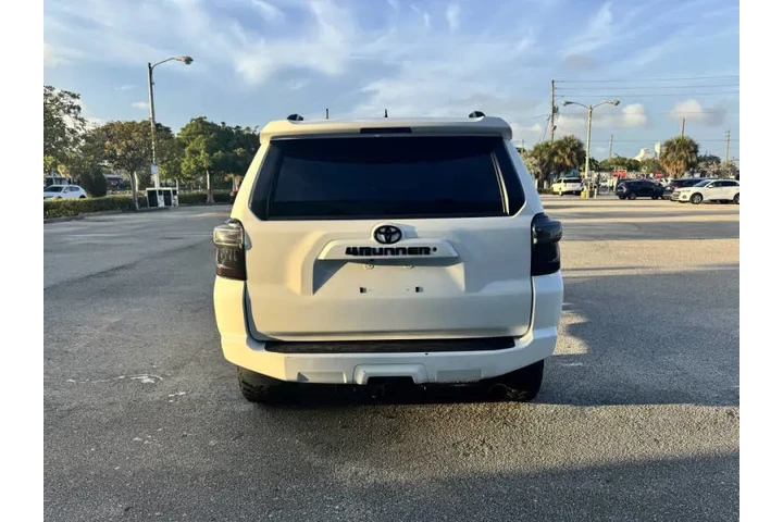 $35499 : 2019 4Runner SR5 Premium image 9