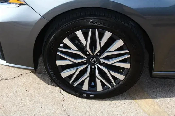 $19988 : Nissan Altima 2025 2.5 SV 4d image 4