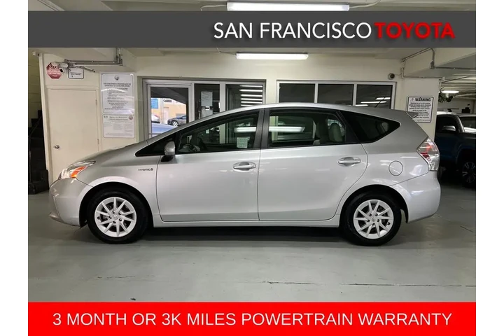 $15988 : 2012 Prius v Three image 2