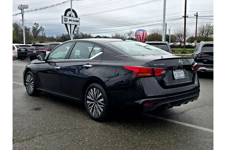 $21900 : Nissan Altima 2024 2.5 SV 4d image 6