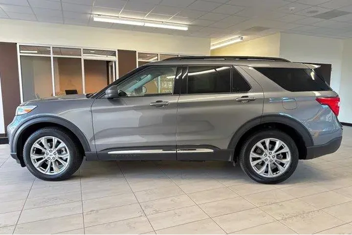 $33929 : Ford Explorer 2023 AWD XLT 4 image 7