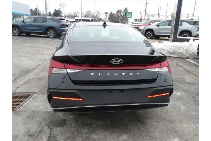 $24005 : Hyundai ELANTRA 2025 SE 4dr image 6