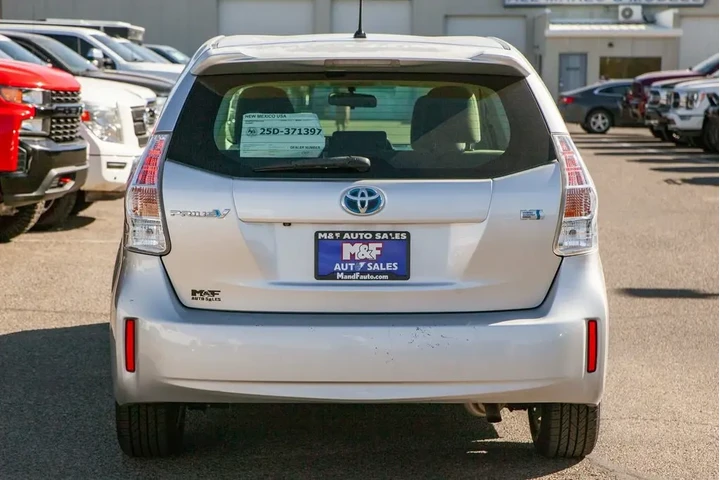$9950 : 2012 Prius v Two image 6