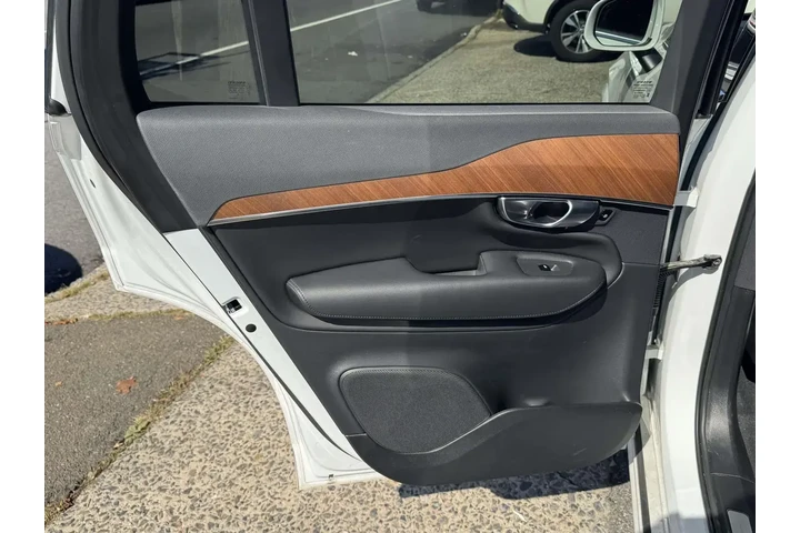 $39985 : Volvo XC90 2024 AWD B6 Plus image 10