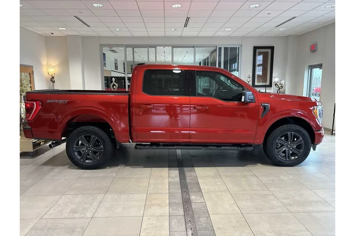 $37972 : Ford F-150 2023 4x4 XLT 4dr image 2