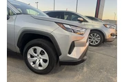 $27119 : Toyota RAV4 2024 LE 4dr SUV thumbnail
