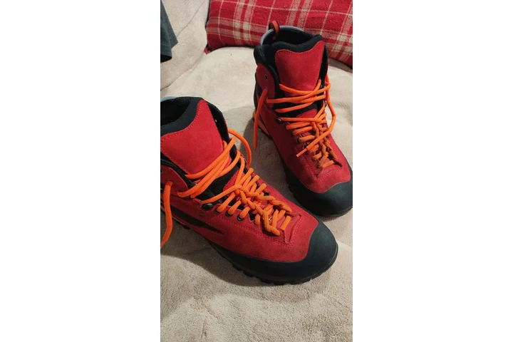 $200 : Zapatos de podar arboles image 1