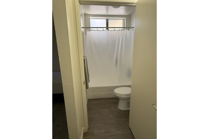 $1000 : Se comparte renta recamara image 3