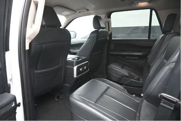 $38509 : Ford Expedition 2024 4x2 XLT image 2