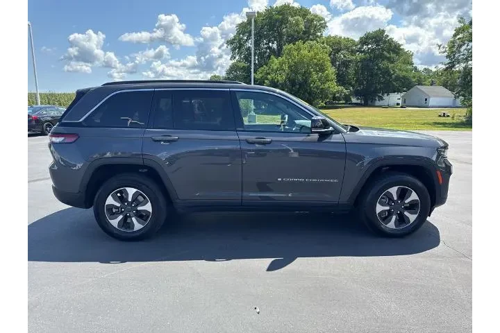 $28400 : Jeep Grand Cherokee 2024 4x4 image 10