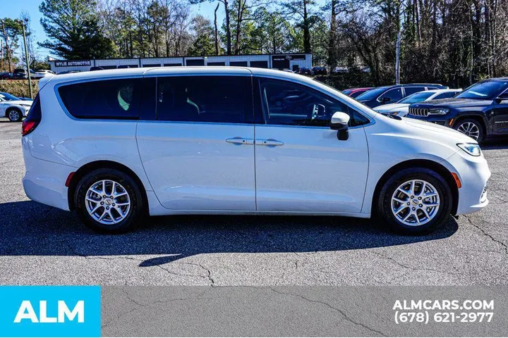 $22920 : Chrysler Pacifica 2023 Touri image 7