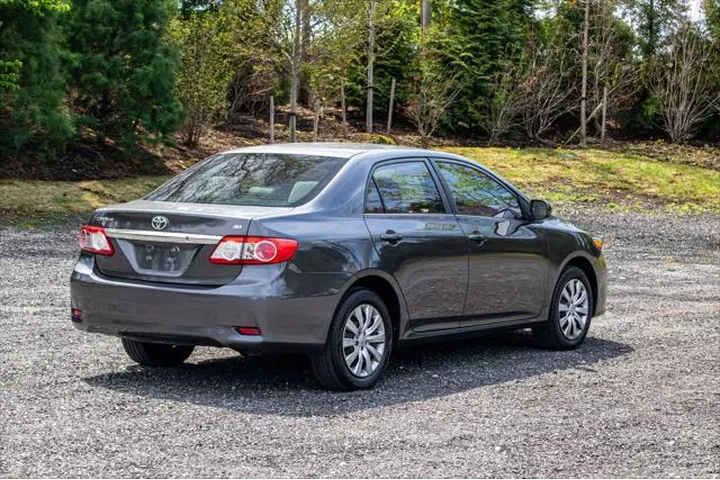 $10995 : Toyota Corolla 2013 S 4dr Se image 8
