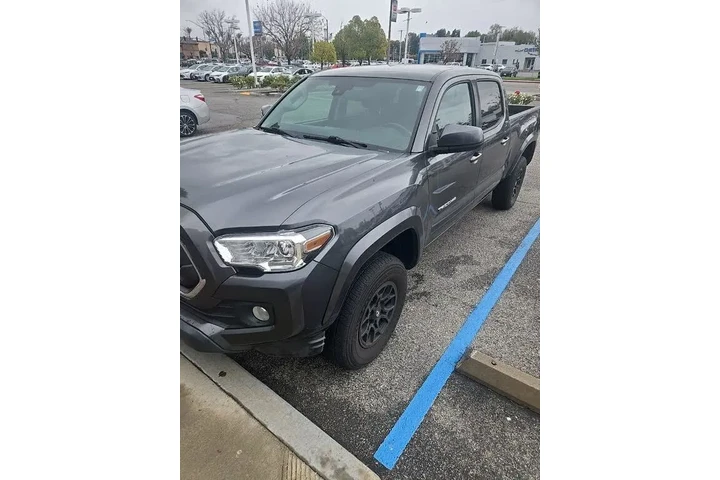 $30582 : Toyota Tacoma 2022 4x2 TRD S image 1