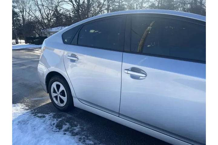 $13997 : 2015 Prius Four image 9