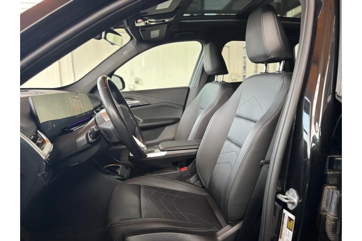 2025 BMW X1 xDrive28i image 7