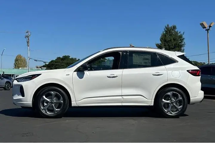 $29000 : Ford Escape Hybrid 2024 ST-L image 8