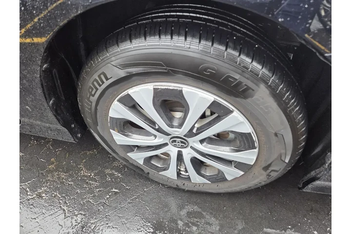 $27500 : Toyota Prius Prime 2022 LE 4 image 4