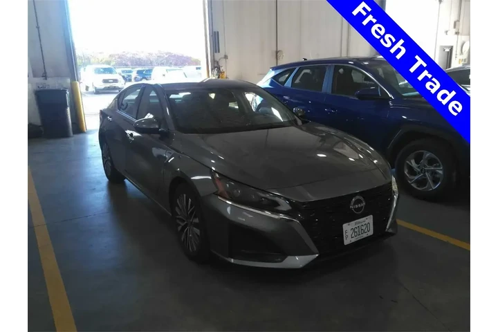 $20997 : Nissan Altima 2023 2.5 SV 4d image 2