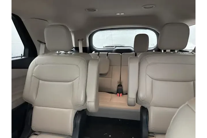 $33449 : Ford Explorer 2023 AWD XLT 4 image 10