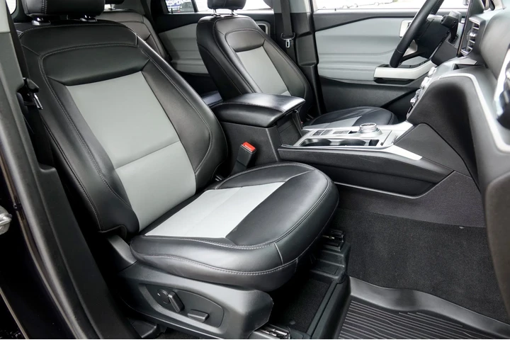 $17990 : 2023 Explorer XLT image 8