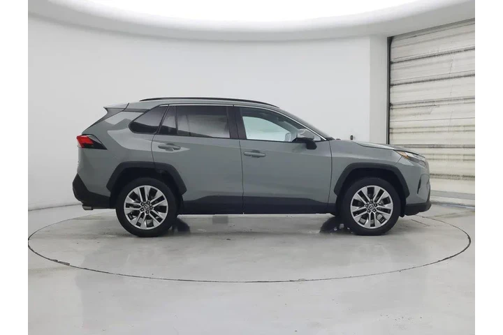 $31998 : Toyota RAV4 2023 AWD XLE Pre image 7