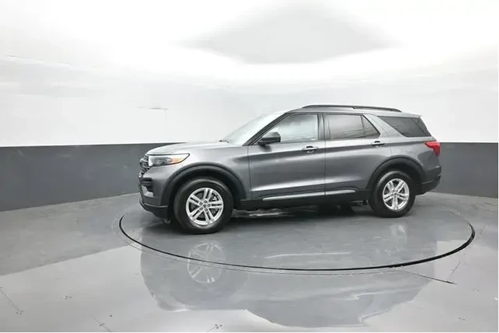 $31885 : Ford Explorer 2022 AWD XLT 4 image 4