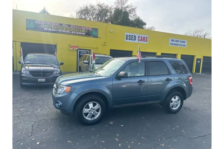 2010 Escape XLT image 3