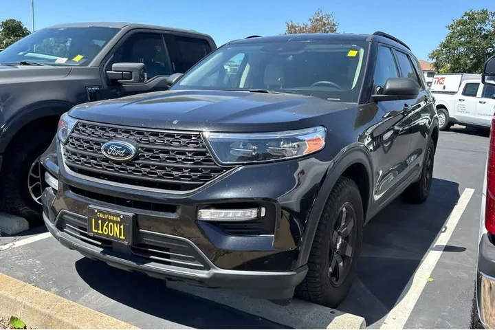 $32375 : Ford Explorer 2023 AWD XLT 4 image 1