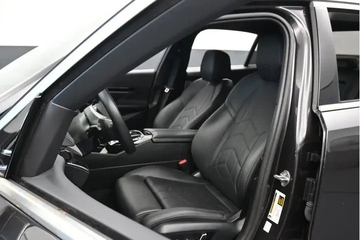 $37991 : BMW 5 Series 2024 530i 4dr S image 10