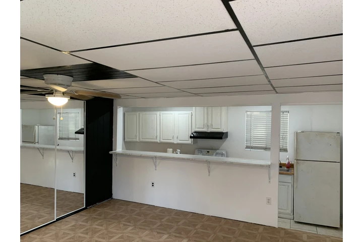 $1200 : Grande cuarto con cocina image 3