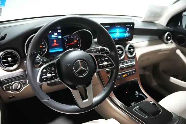 $21227 : 2021 GLC 300 4MATIC SUV image 10