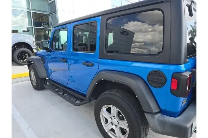 $27200 : Jeep Wrangler Unlimited 2022 image 3