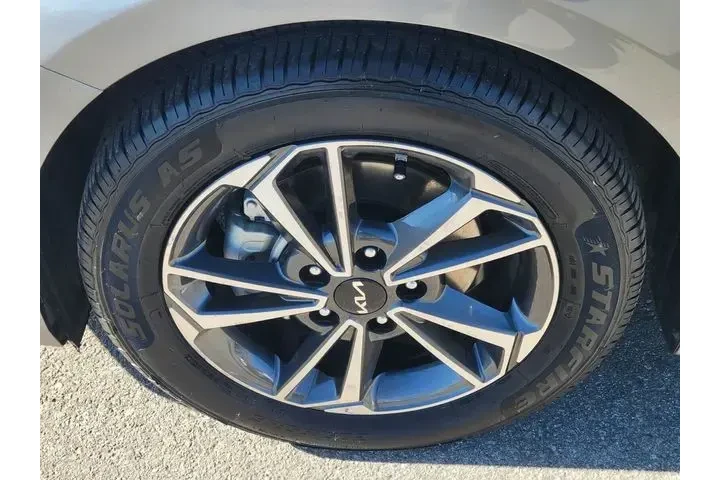 $16995 : Kia Forte 2023 LXS 4dr Sedan image 8