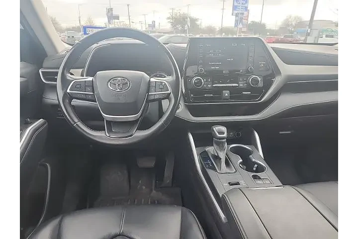 $28498 : Toyota Highlander 2022 XLE 4 image 6