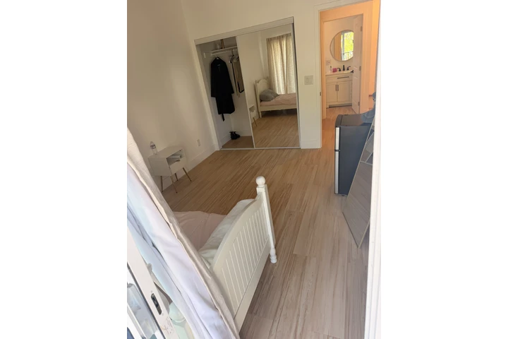 $900 : Room for Rent Cuarto en Renta image 7