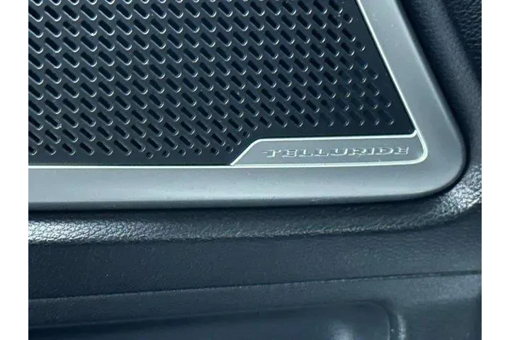 $22982 : Kia Telluride 2022 LX 4dr SU image 1