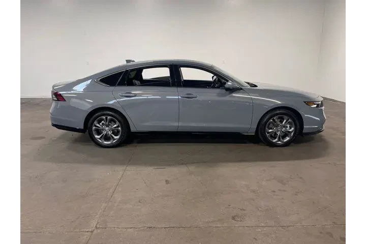 $24858 : Honda Accord Hybrid 2023 image 2