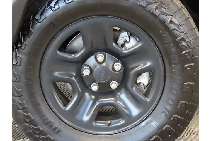 $28004 : Jeep Wrangler Unlimited 2021 image 2