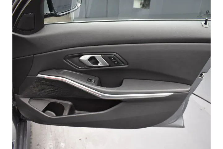 $30518 : BMW 3 Series 2024 330i 4dr S image 6