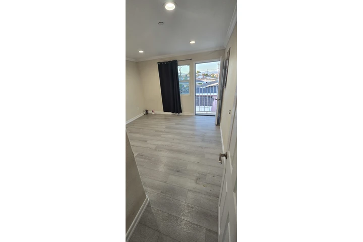 $1100 : SE RENTA CUARTO image 2