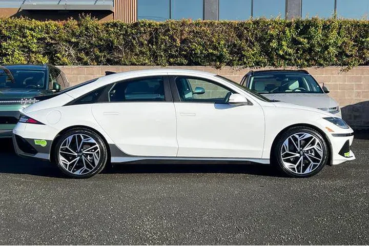 $18990 : Hyundai IONIQ 6 2023 SEL 4dr image 3